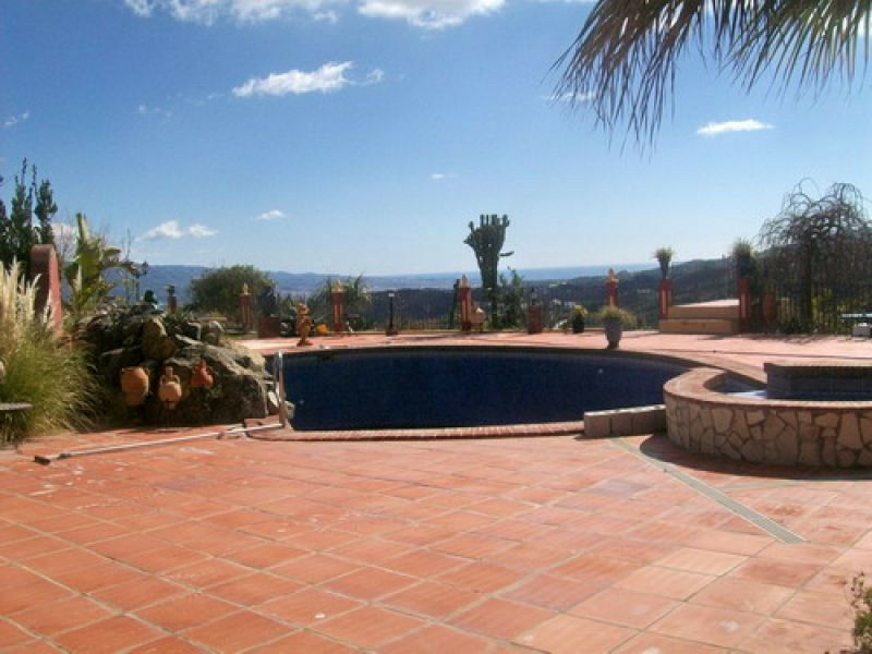 Detached Villa Benamocarra Málaga - image 8