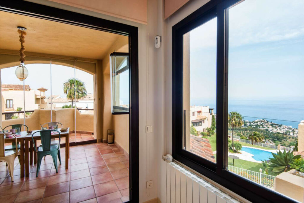 Middle Floor Apartment Benalmadena Málaga - image 8