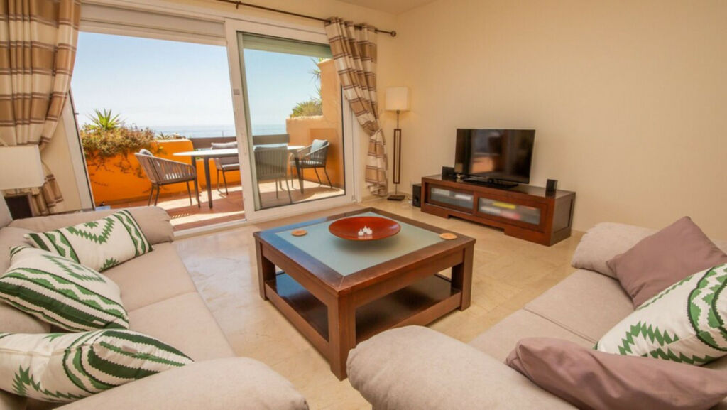 Middle Floor Apartment La Duquesa Málaga - image 8