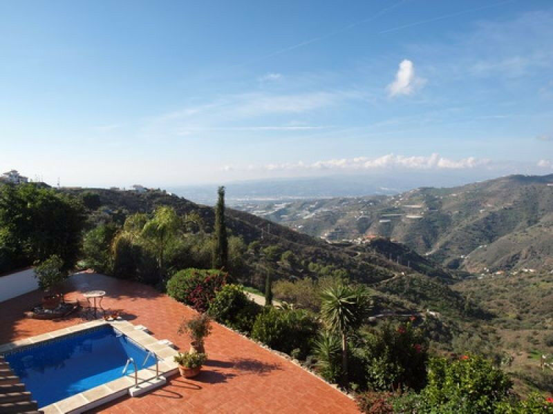 Detached Villa Sayalonga Málaga - image 8