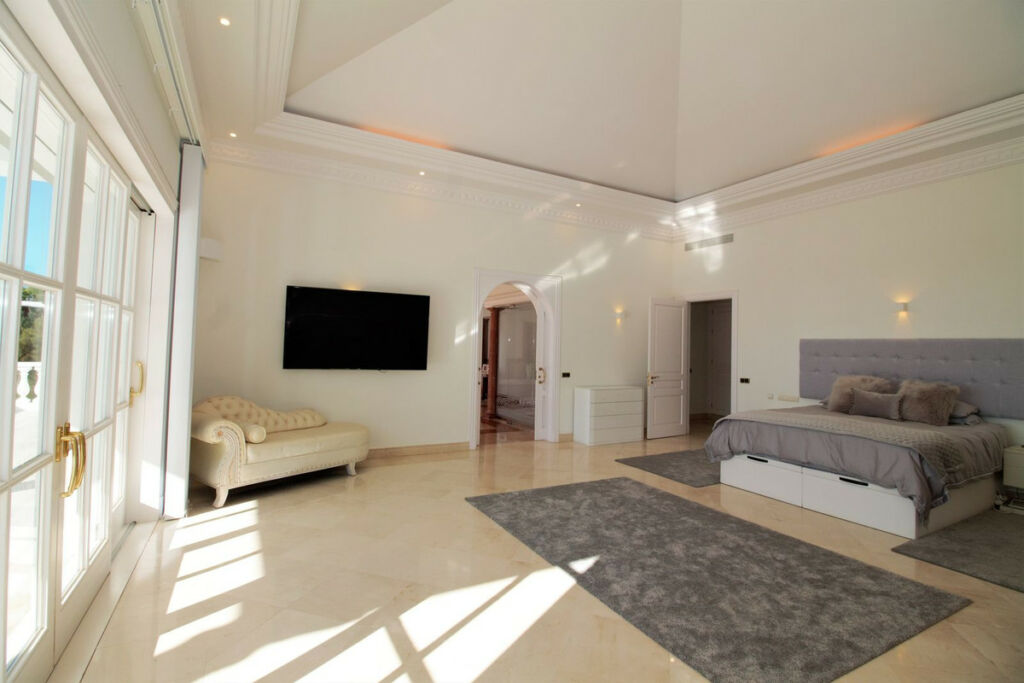 Detached Villa La Zagaleta Málaga - image 8