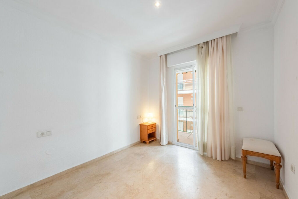 Middle Floor Apartment Estepona Málaga - image 11