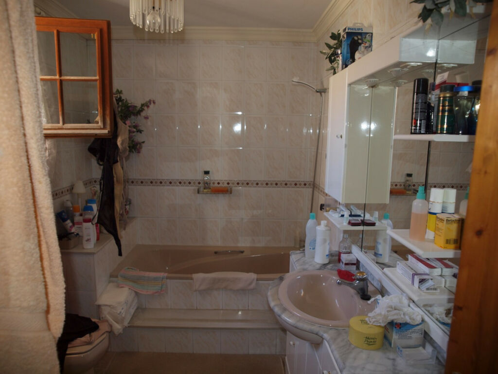 Townhouse Benamocarra Málaga - image 9