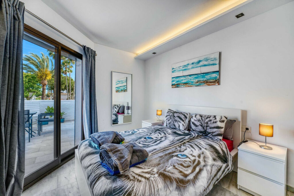 Middle Floor Apartment Elviria Málaga - image 19