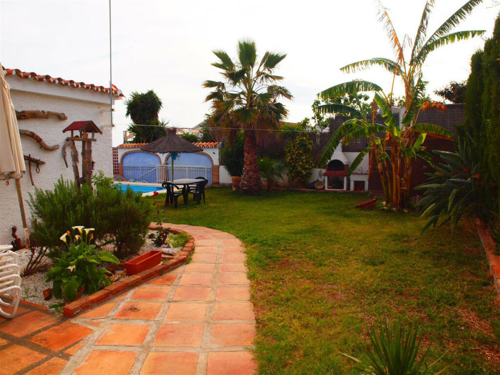 Detached Villa Benajarafe Málaga - image 9