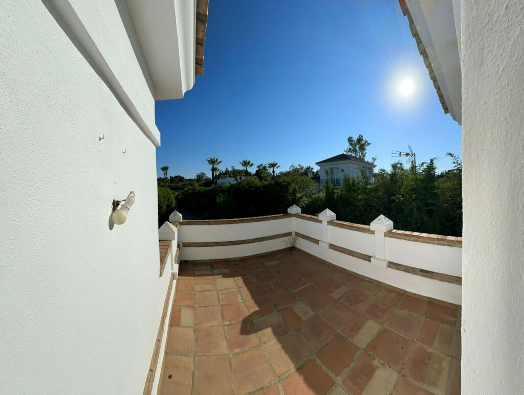 Detached Villa Sotogrande Costa Cádiz - image 9