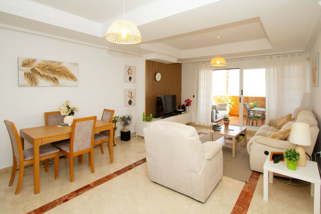 Middle Floor Apartment La Mairena Málaga - image 9