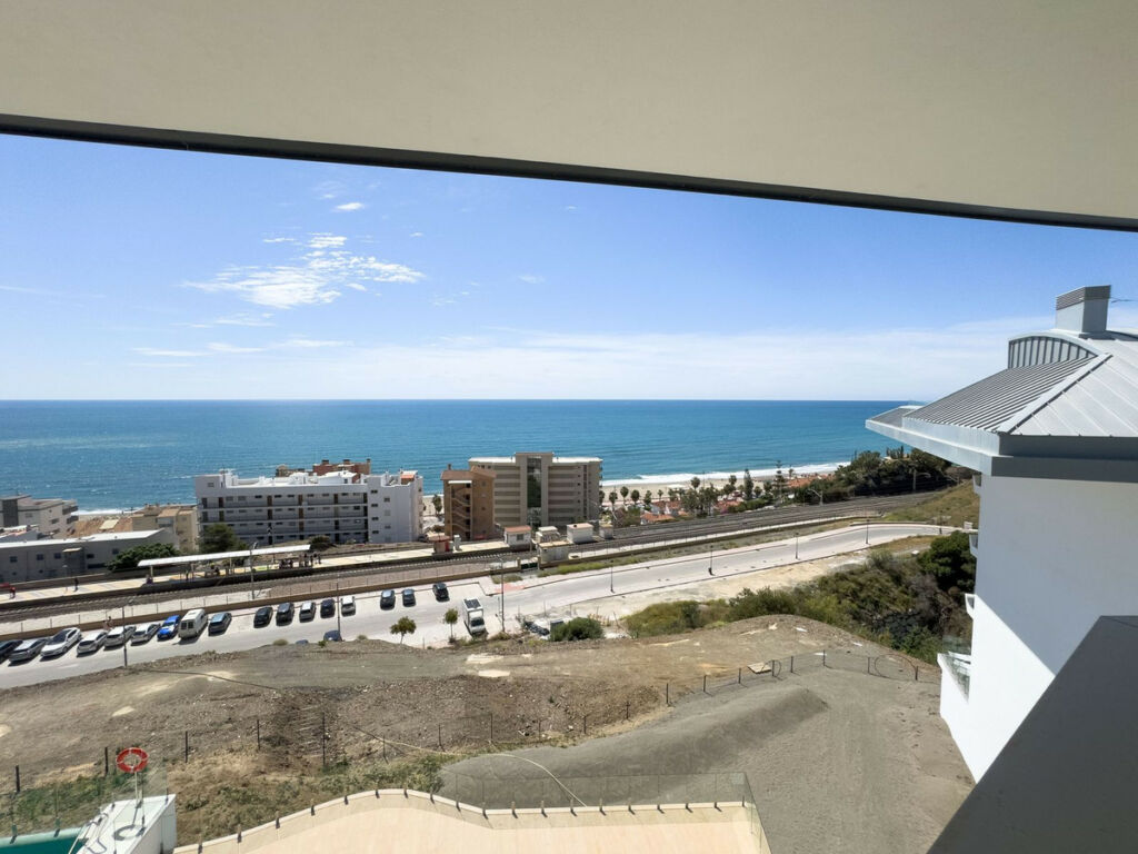 Middle Floor Apartment Fuengirola Málaga - image 10