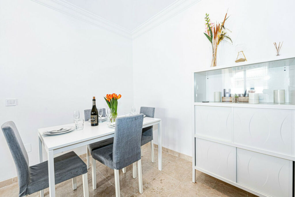 Middle Floor Apartment Estepona Málaga - image 9