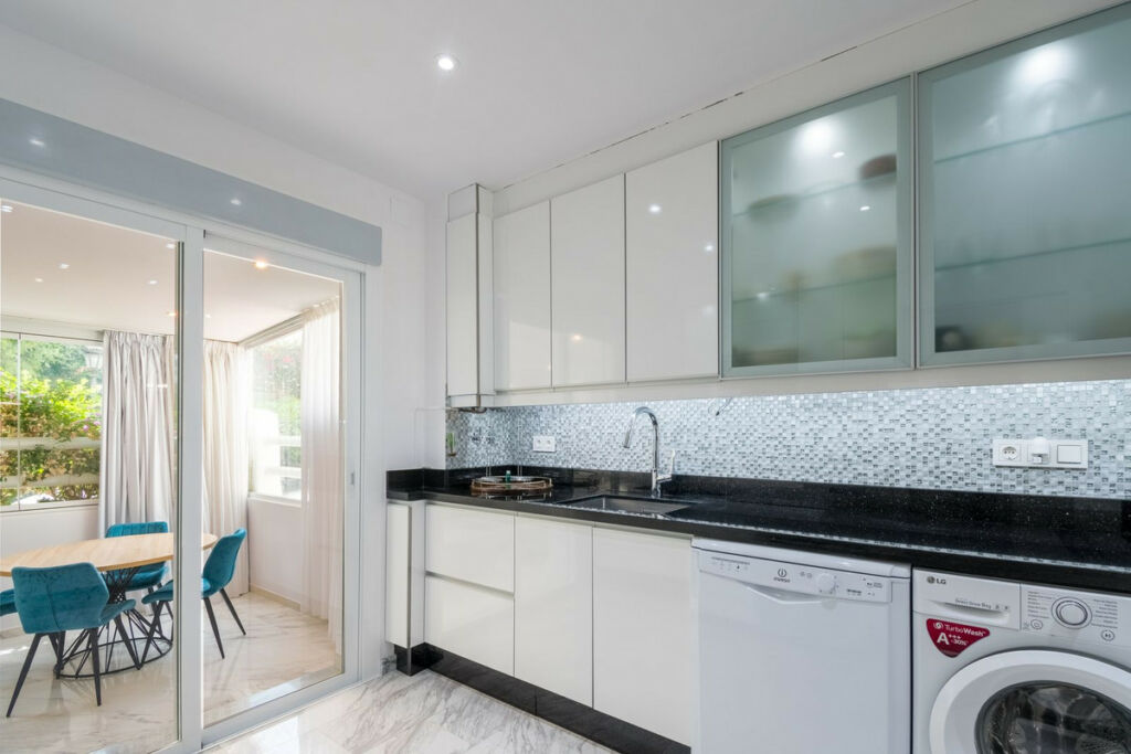 Ground Floor Apartment The Golden Mile Málaga - image 9