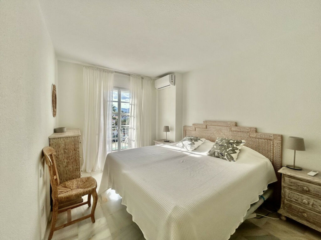 Townhouse New Golden Mile Málaga - image 9