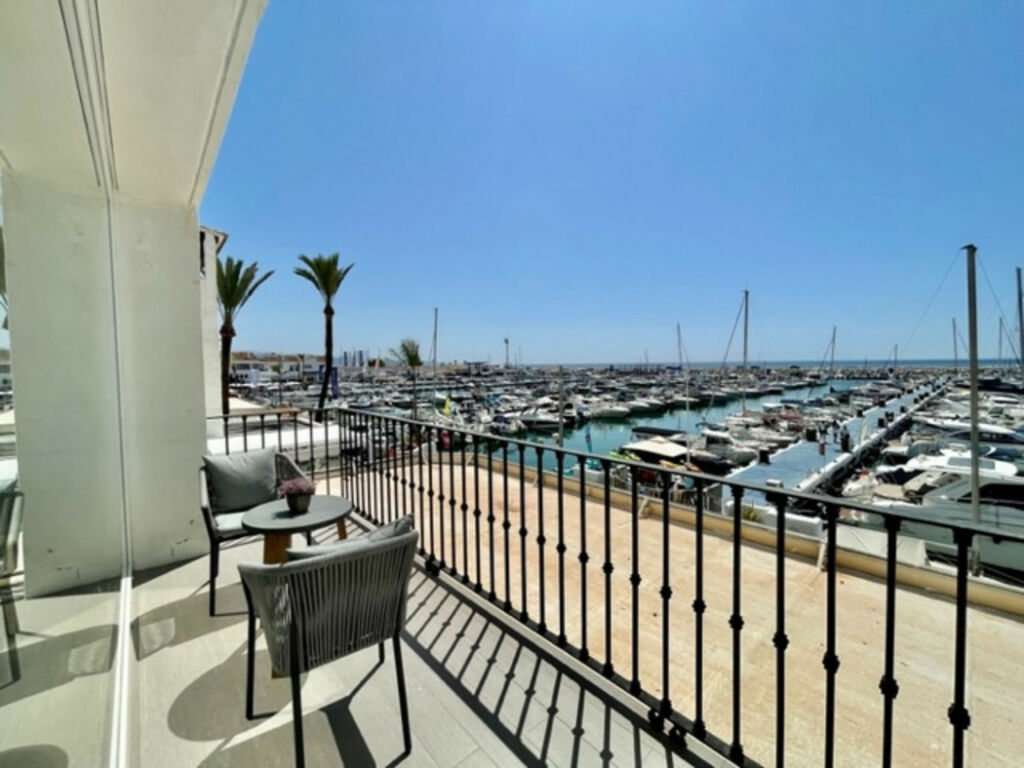 Middle Floor Apartment Puerto Banús Málaga - image 9