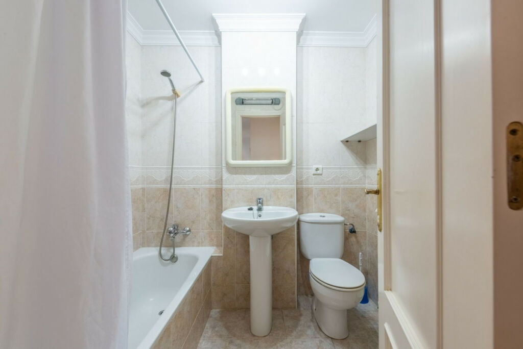 Middle Floor Apartment Estepona Málaga - image 13
