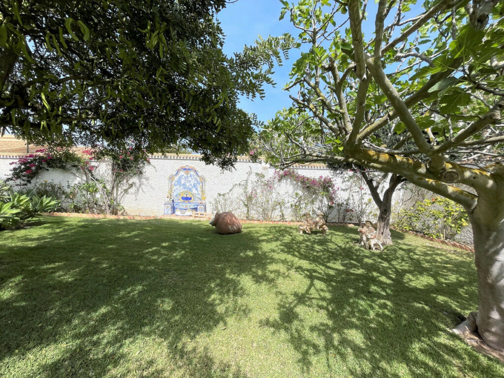 Detached Villa Cabo Roig Alicante - image 9