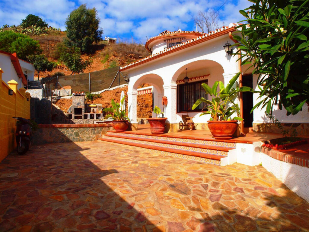 Detached Villa Almayate Málaga - image 9
