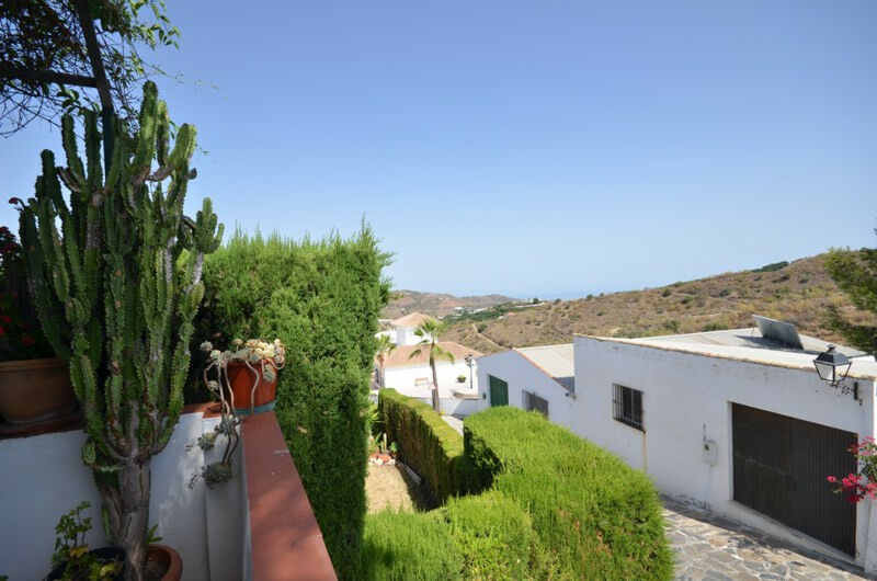 Detached Villa Macharaviaya Málaga - image 9
