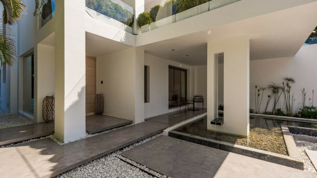 Detached Villa The Golden Mile Málaga - image 9