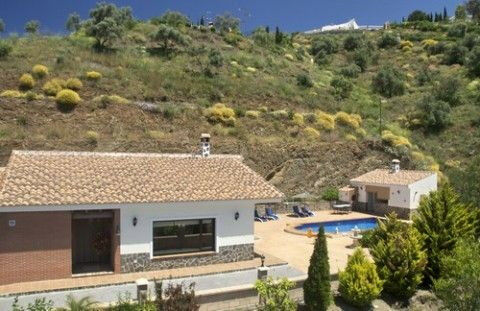 Detached Villa Sayalonga Málaga - image 9