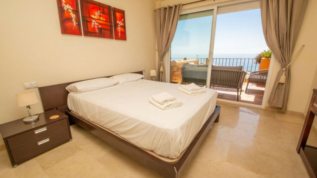 Middle Floor Apartment La Duquesa Málaga - image 9