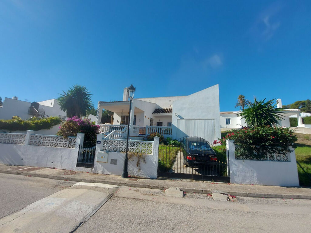 Detached Villa La Duquesa Málaga