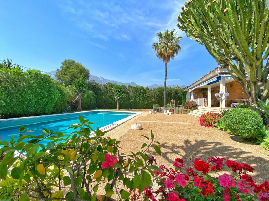 Detached Villa Marbella Málaga - image 2