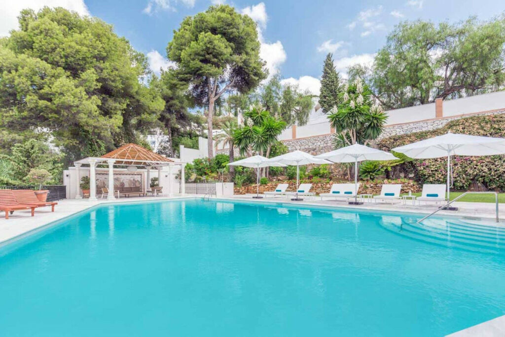 Detached Villa Río Real Málaga - image 3