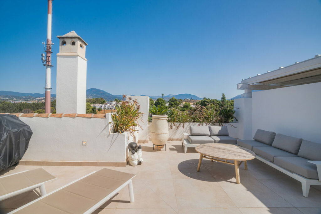 Penthouse Nueva Andalucía Málaga - image 2