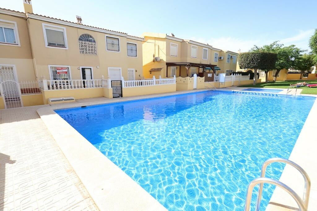 Townhouse Villamartin Alicante - image 3