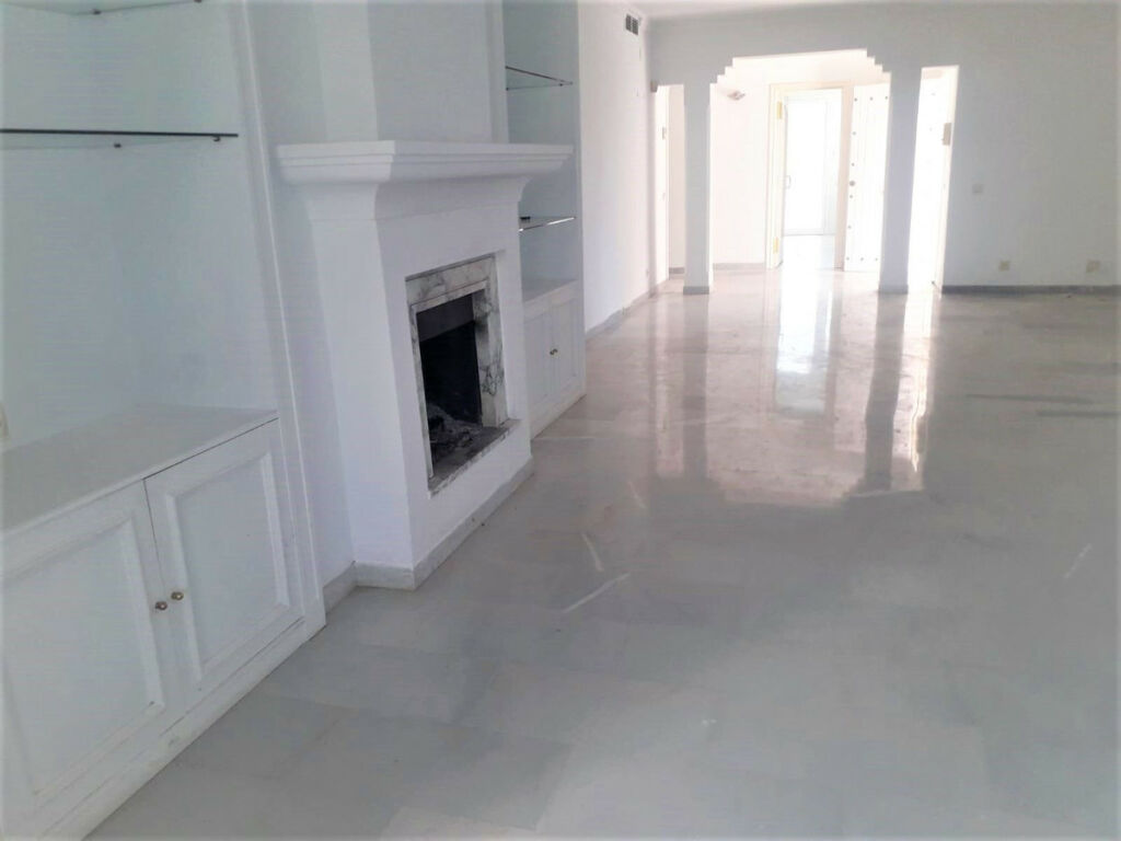 Penthouse Guadalmina Baja Málaga - image 10