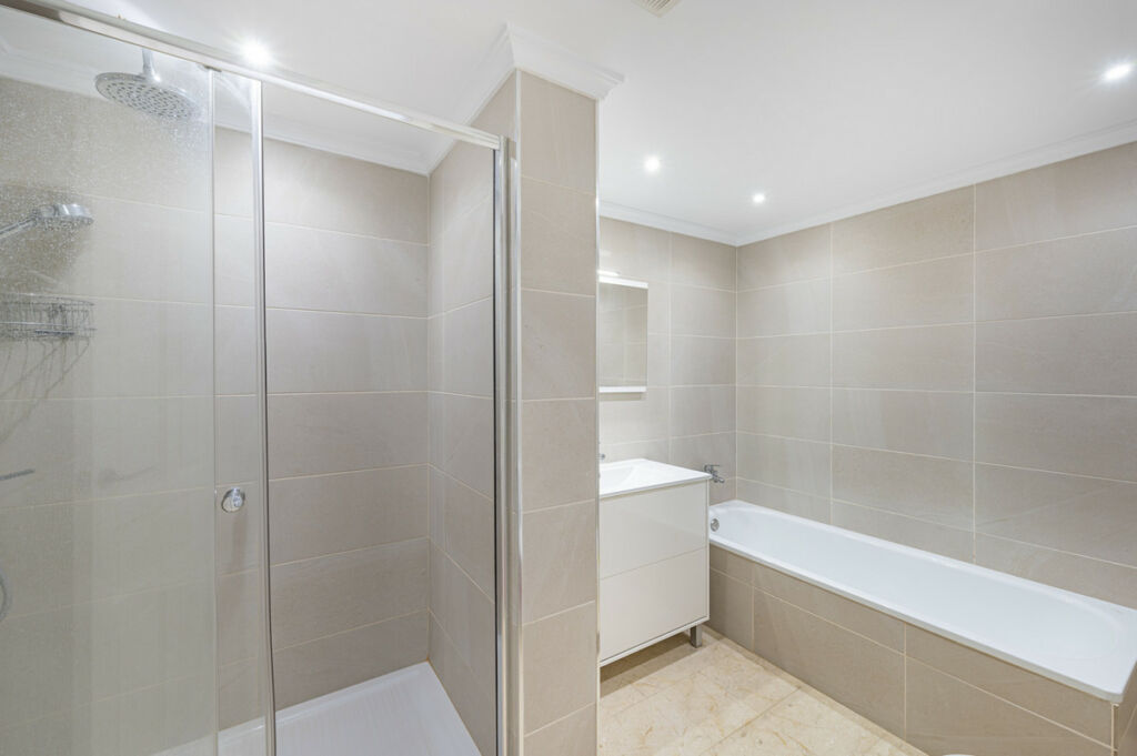 Ground Floor Apartment The Golden Mile Málaga - image 10