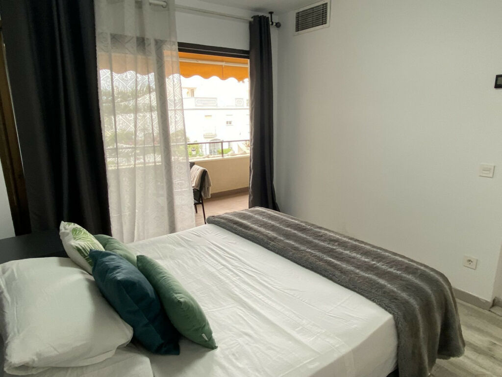 Middle Floor Apartment Atalaya Málaga - image 10