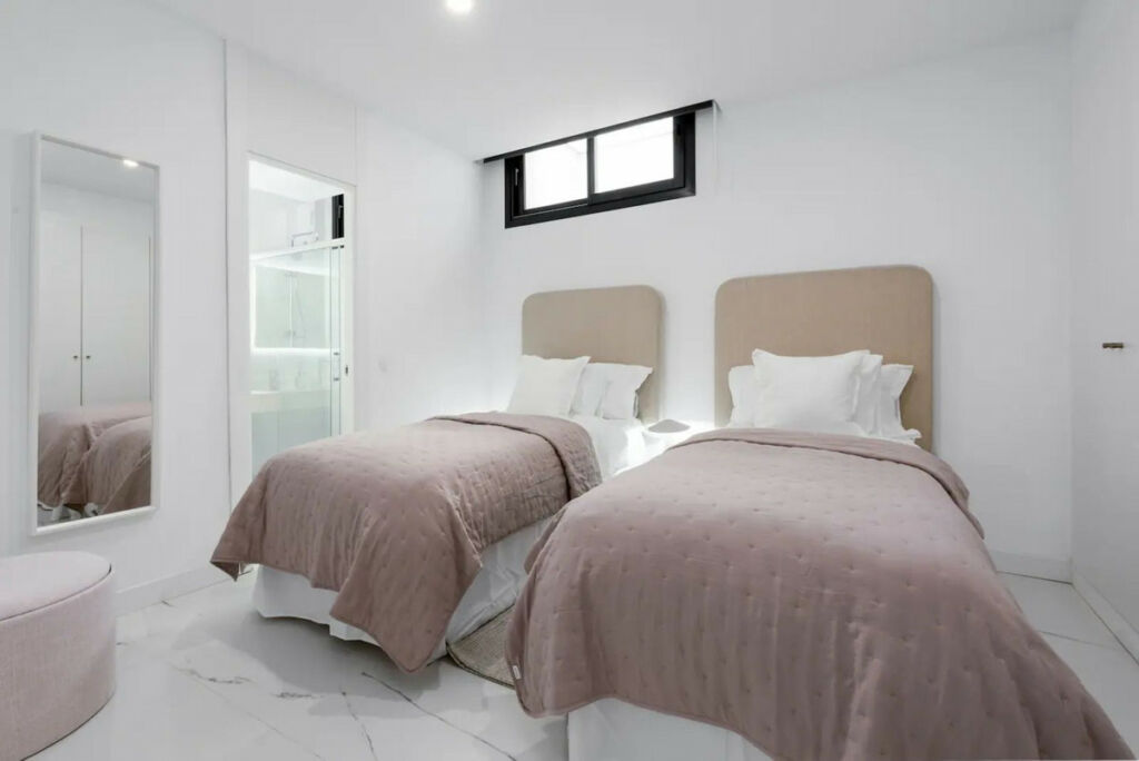 Detached Villa San Roque Cádiz - image 10