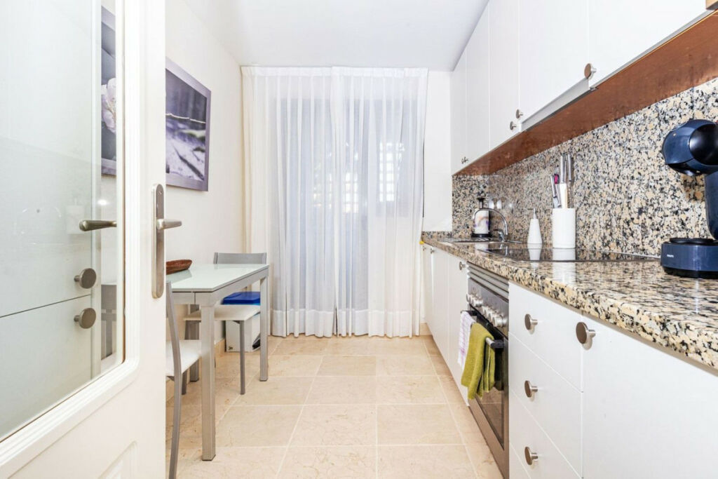 Ground Floor Apartment Benahavís Málaga - image 10