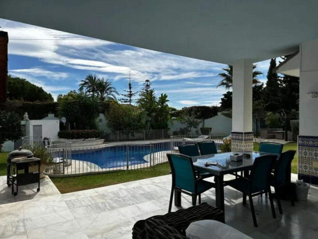 Detached Villa Marbella Málaga - image 10