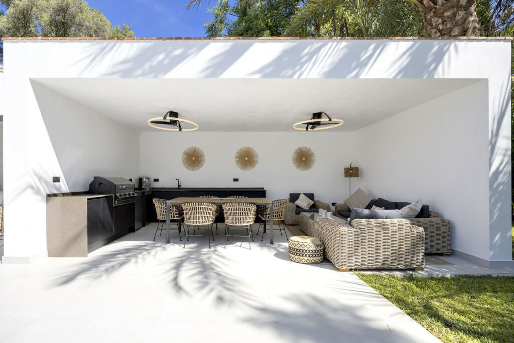 Detached Villa El Paraiso Málaga - image 11