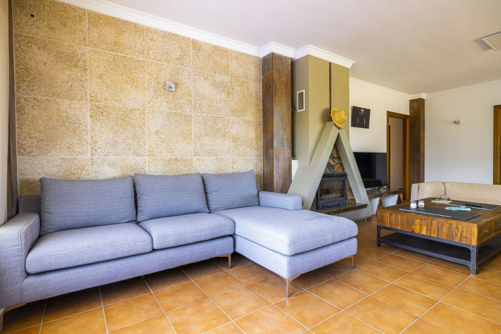 Detached Villa Sayalonga Málaga - image 10