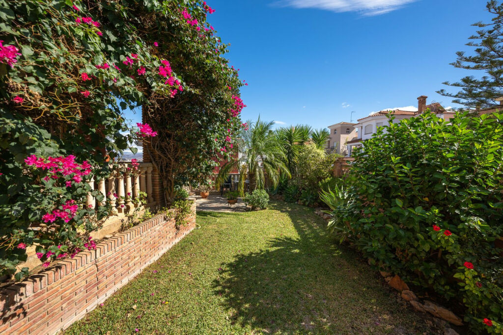 Detached Villa Alhaurín de la Torre Málaga - image 10
