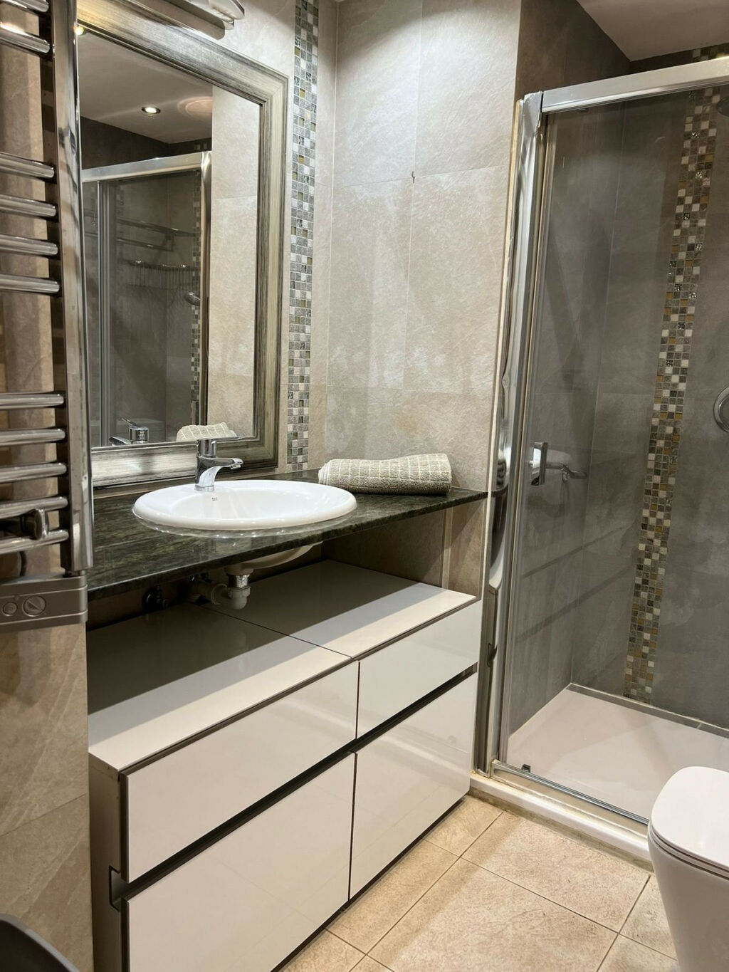 Middle Floor Apartment Estepona Málaga - image 11