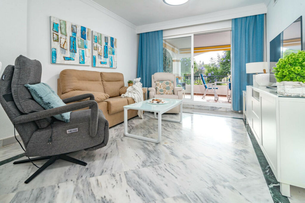 Middle Floor Apartment Nueva Andalucía Málaga - image 11