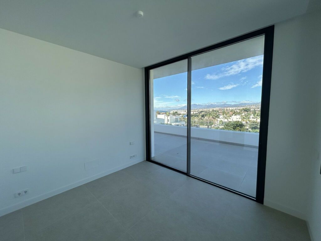 Detached Villa Río Real Málaga - image 11