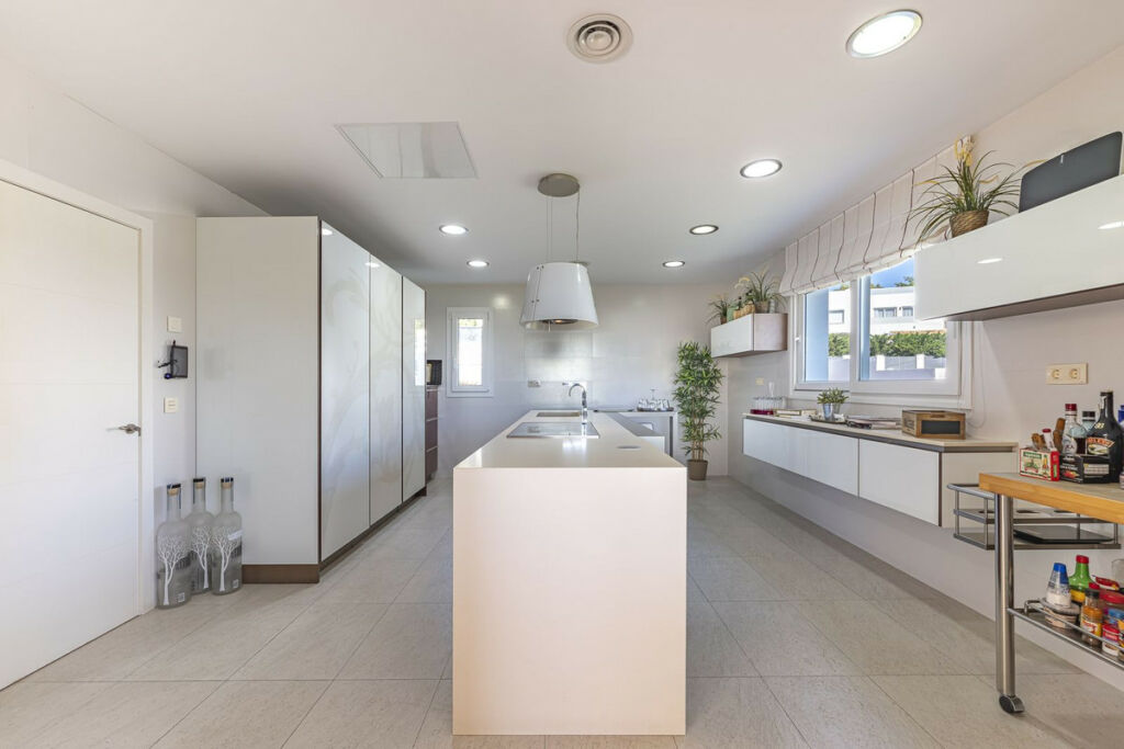 Detached Villa El Rosario Málaga - image 13
