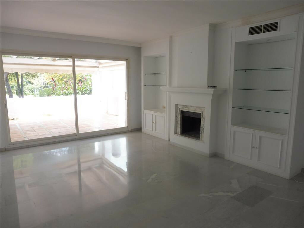 Penthouse Guadalmina Baja Málaga - image 11