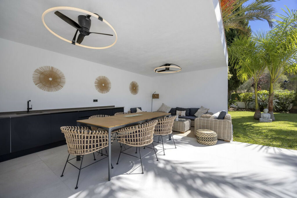Detached Villa El Paraiso Málaga - image 12