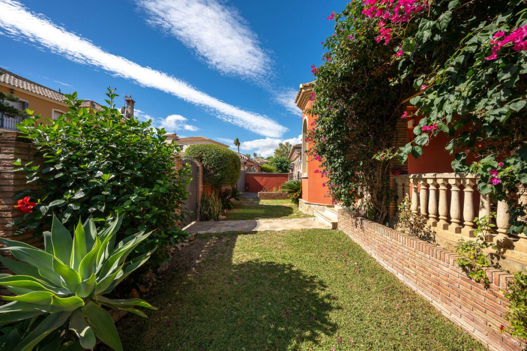 Detached Villa Alhaurín de la Torre Málaga - image 11