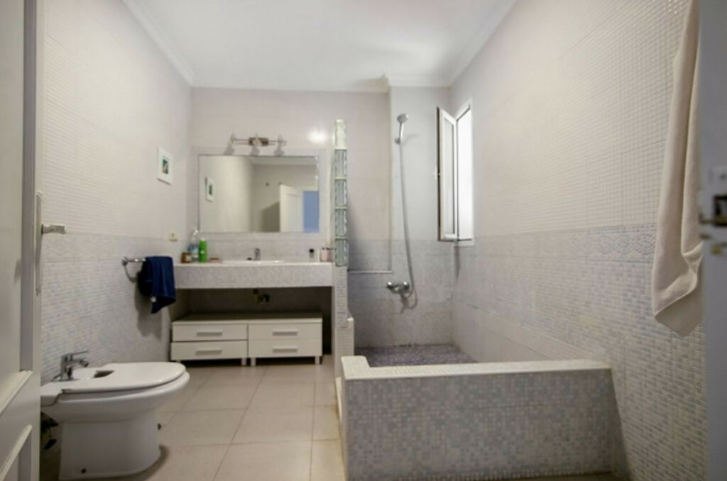 Detached Villa Sotogrande Alto Cádiz - image 11
