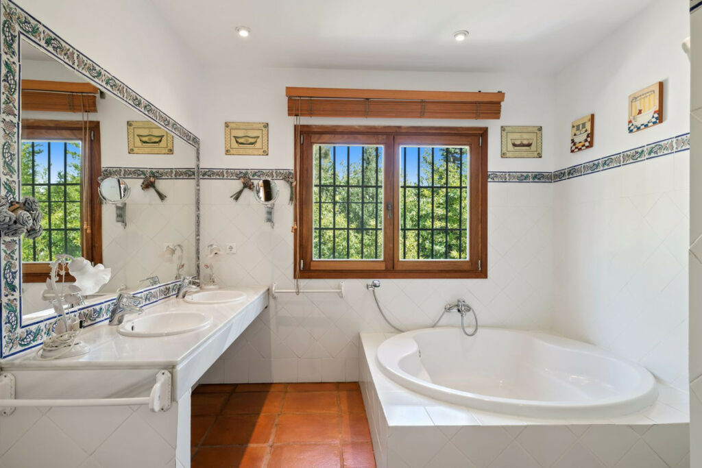 Detached Villa Marbesa Málaga - image 12