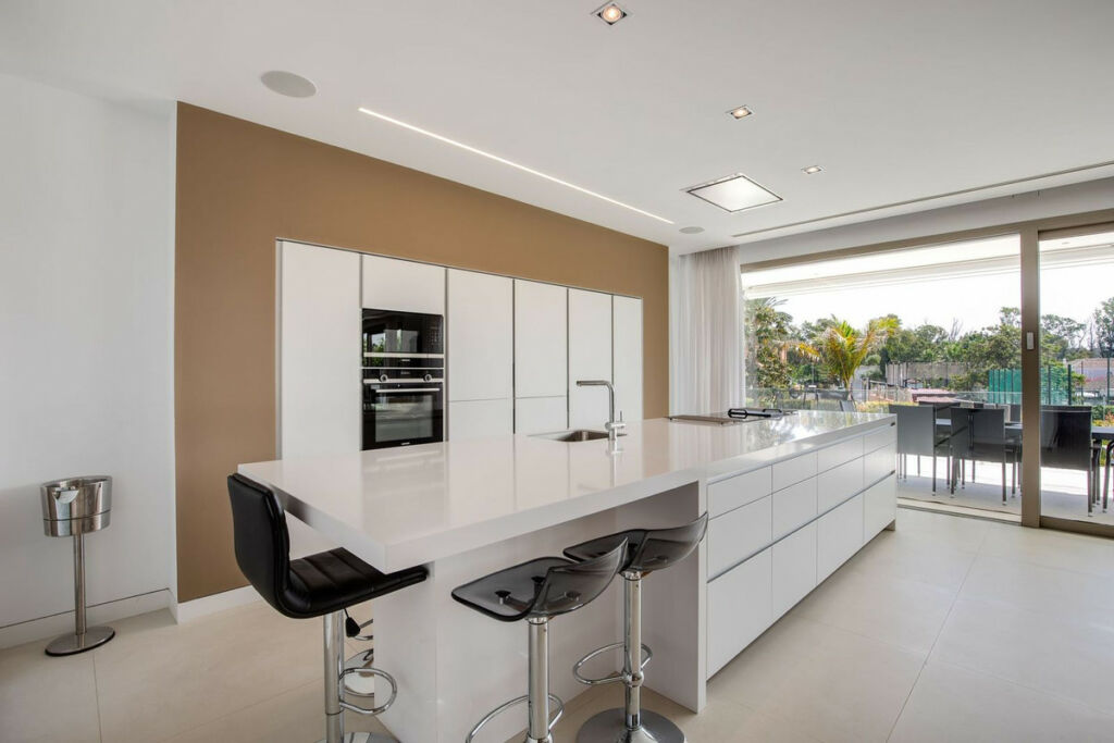 Detached Villa Guadalmina Baja Málaga - image 13
