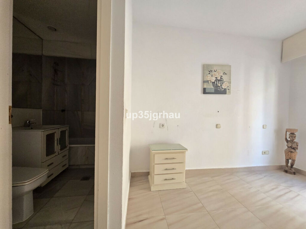 Middle Floor Apartment Estepona Málaga - image 12