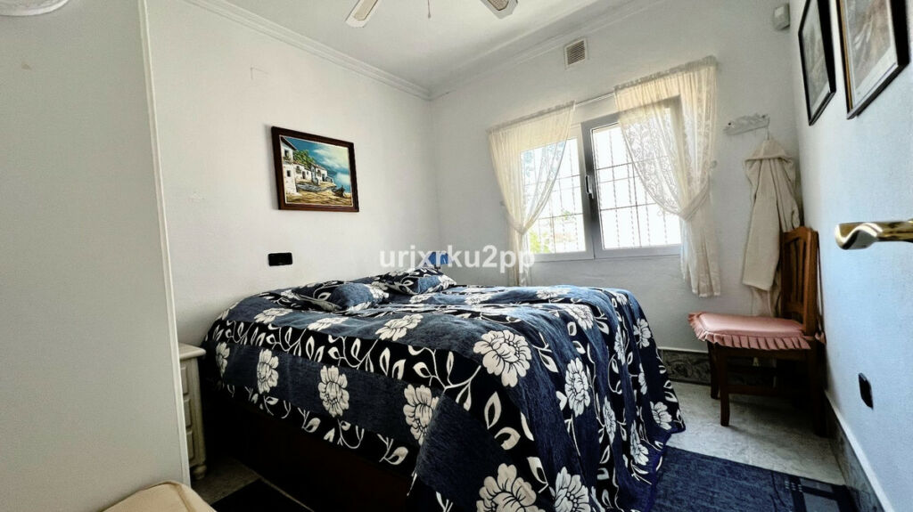 Detached Villa Playa Flamenca Alicante - image 12