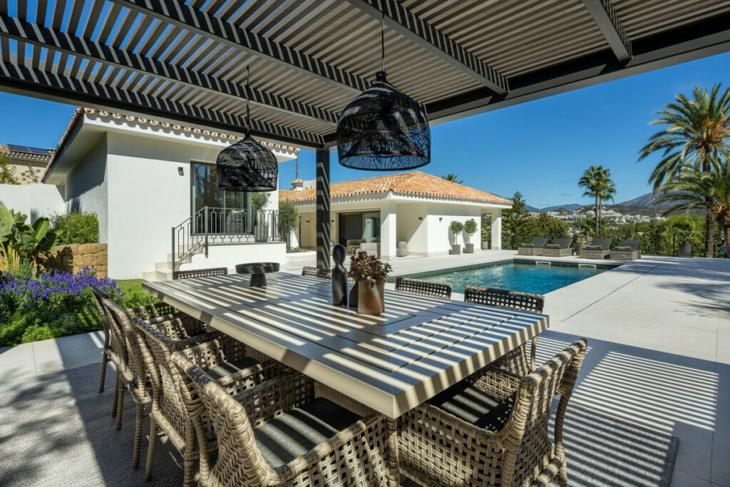 Detached Villa Nueva Andalucía Málaga - image 3